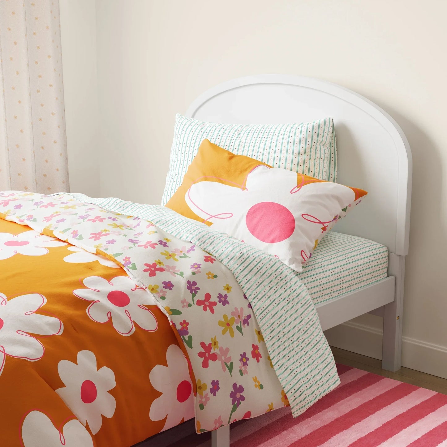 5 Piece Twin Size Daisy Pattern Reversible Comforter Complete Bedding Set Includes Matching Sheets Soft Comfortable Breathable All Season Cozy Bed Linens Stylish Bedroom Decor Easy Wash Durable Household Sleeping Essential Be